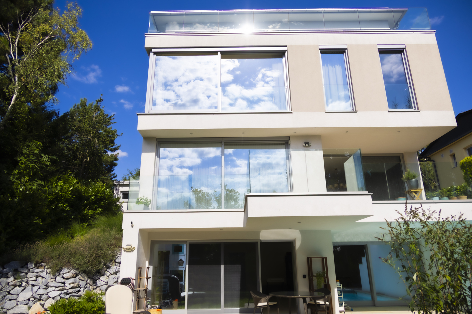 Architektonisches Juwel in Hietzing: Lift, Pool, Sauna und Smart-Home-System